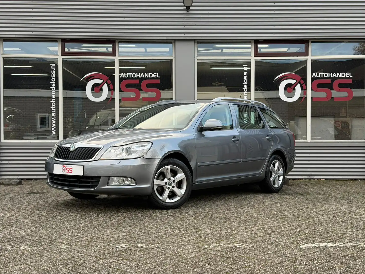 Skoda Octavia Combi 1.4 TSI Greentech Elegance Business Line AIR Gris - 1