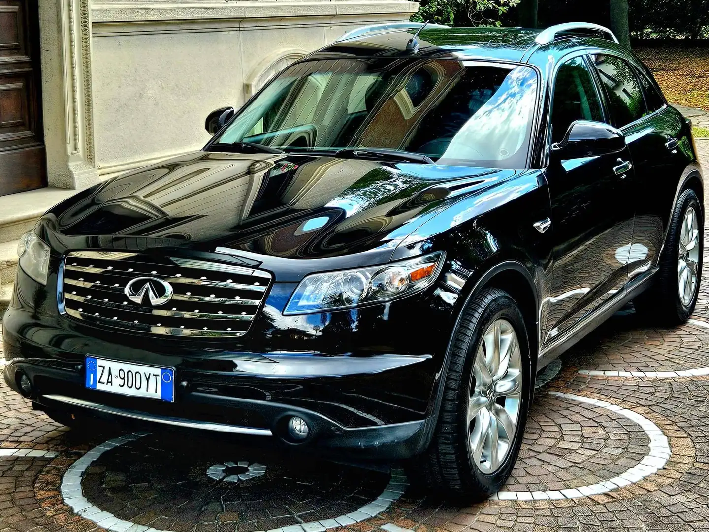 Infiniti FX 45 V8 AWD Schwarz - 2