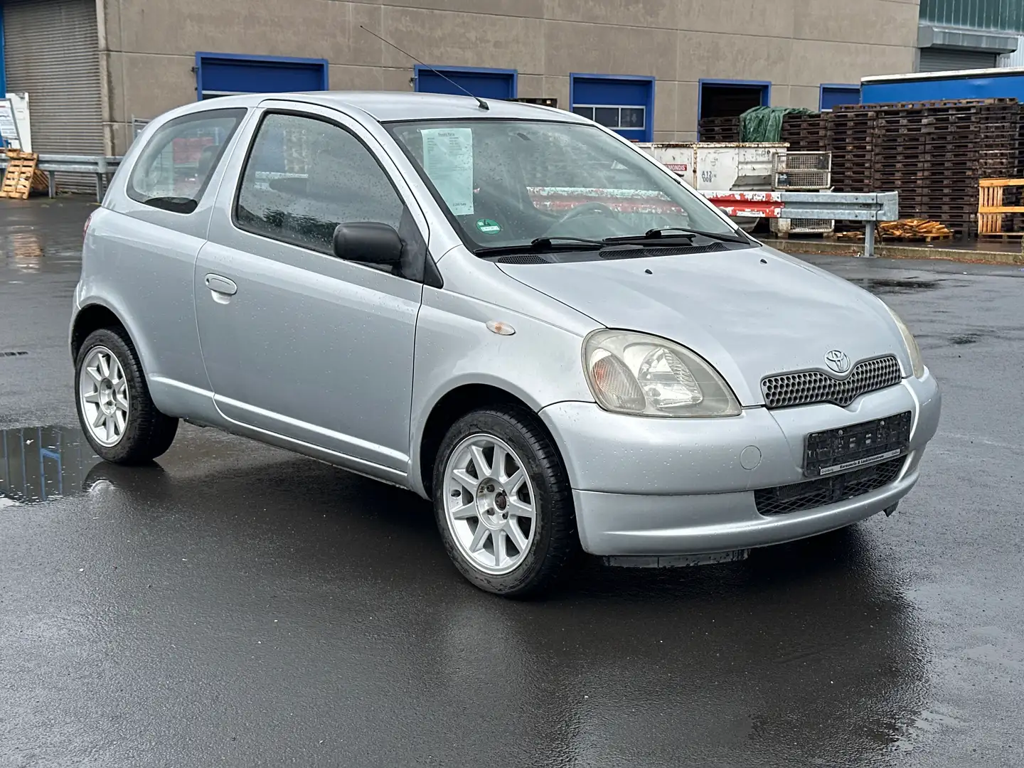 Toyota Yaris 1.3 Silber - 2