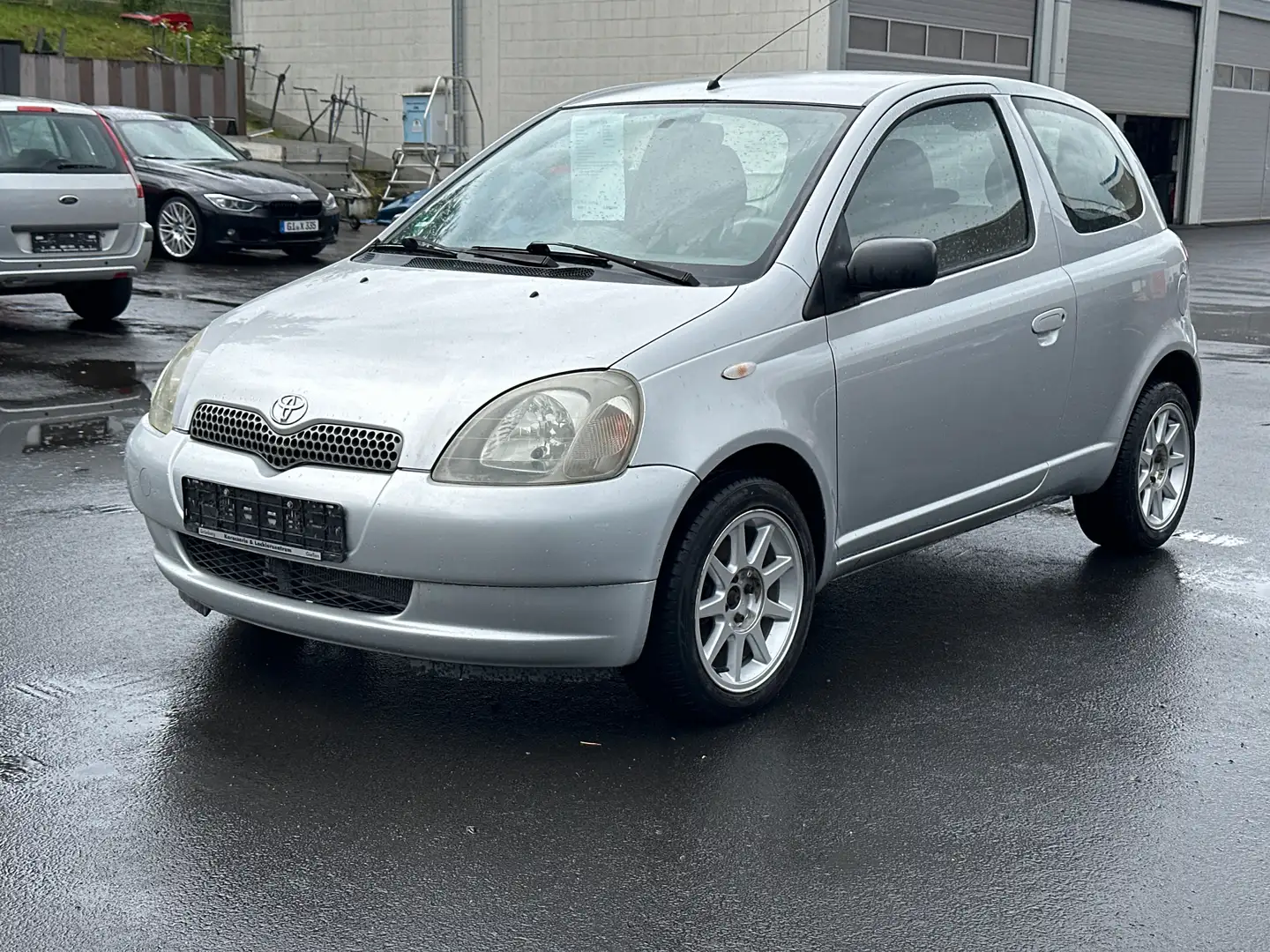 Toyota Yaris 1.3 Silber - 1