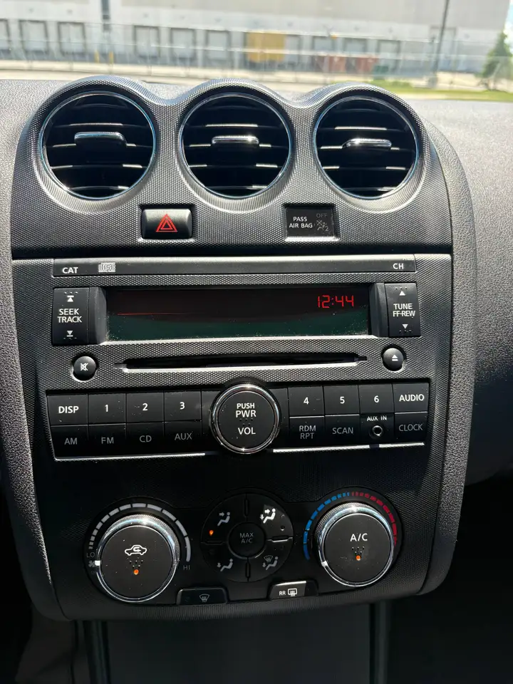 Nissan Altima снимка Nissan Altima