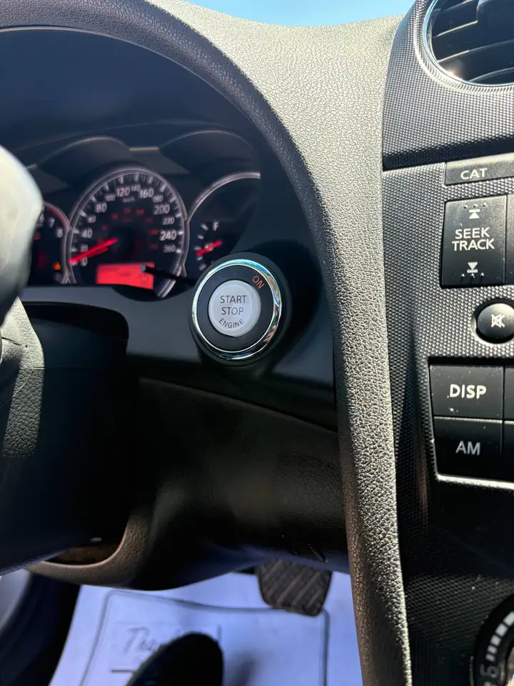Nissan Altima снимка Nissan Altima