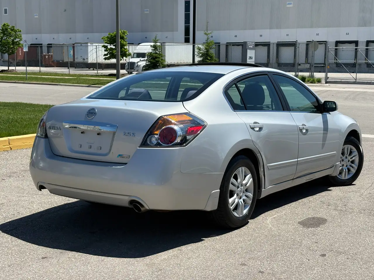 Nissan Altima снимка Nissan Altima