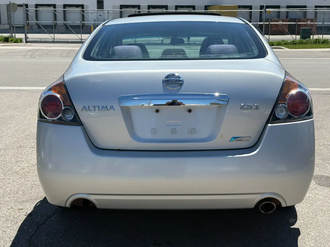Nissan Altima снимка Nissan Altima