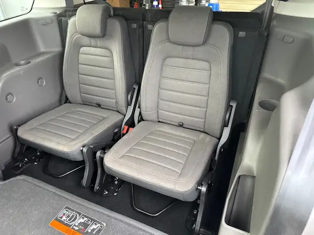 Ford Grand Tourneo Connect view 13