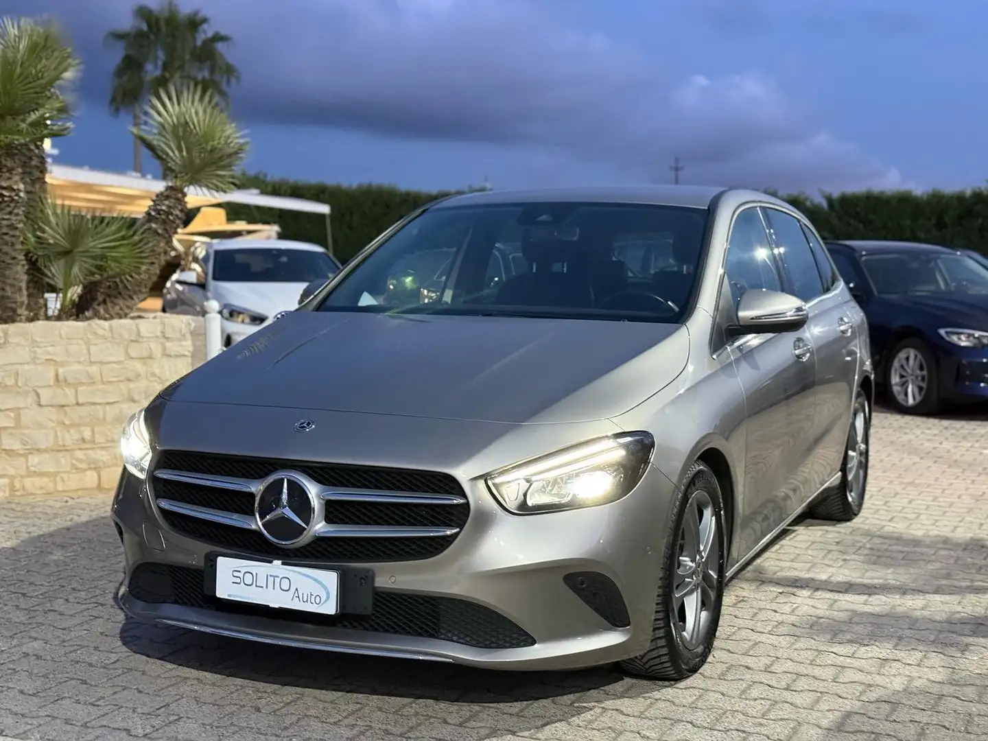 Mercedes-Benz B 180 d Executive auto Grijs - 1
