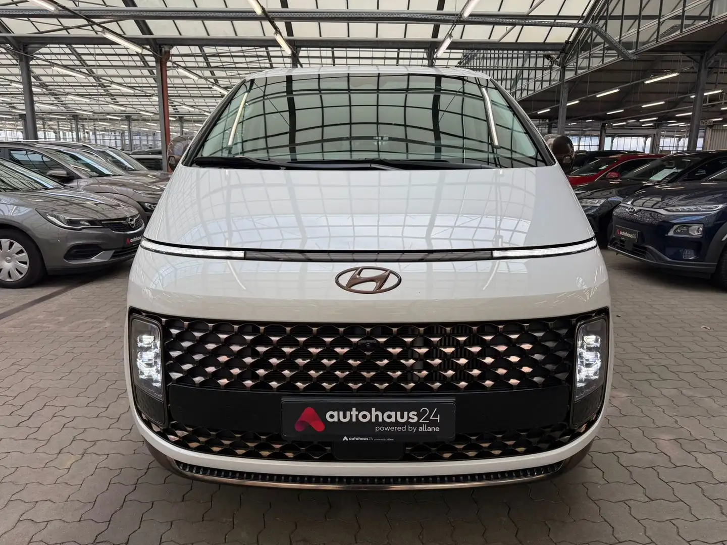 Hyundai STARIA 2.2 CRDi  Signature 4WD (7-Sitzer) Weiß - 2