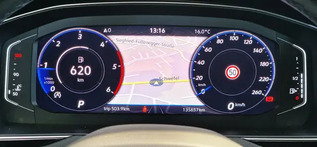 Volkswagen Passat view 14