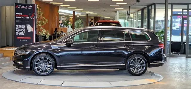 Volkswagen Passat view 4