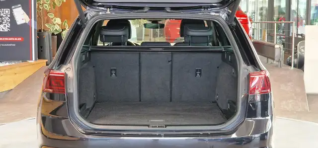 Volkswagen Passat view 9