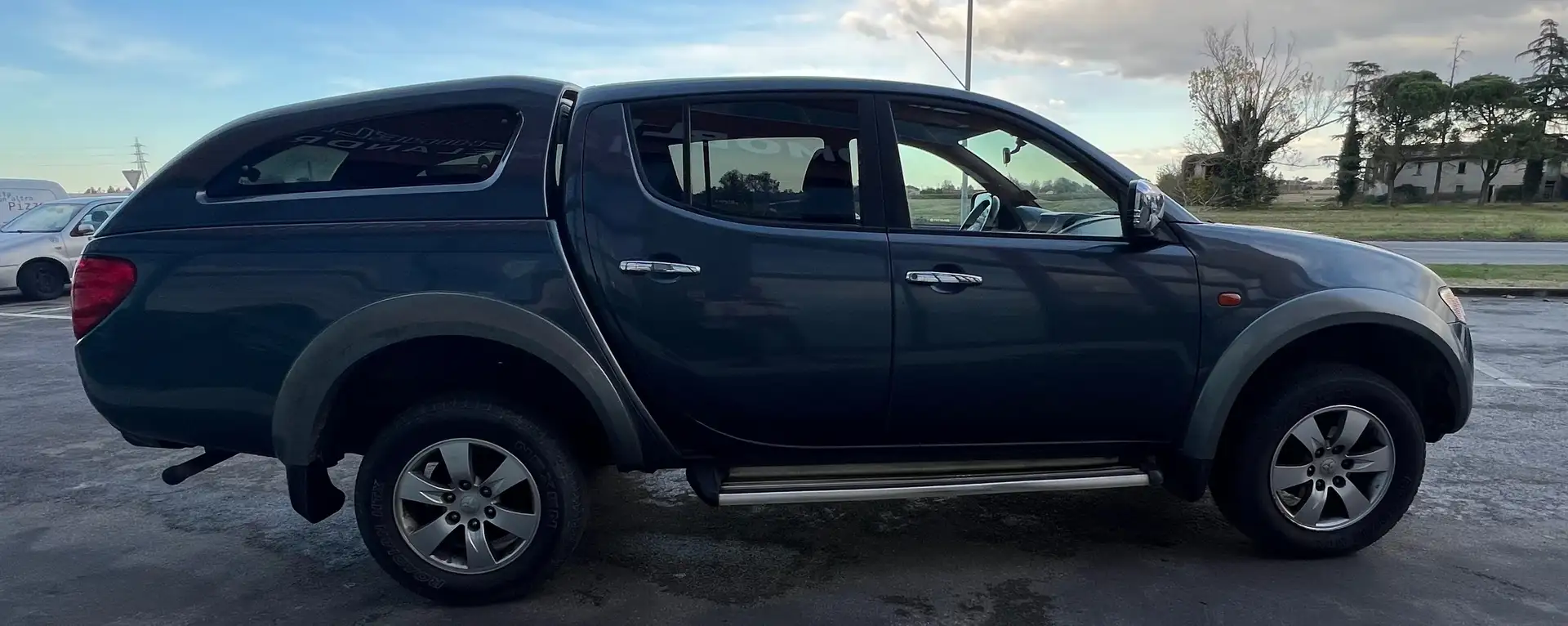 Mitsubishi L200 Double Cab 2.5 di-d Invite Cambio Automatico Plateado - 2