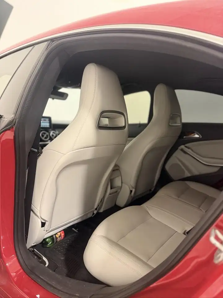 Mercedes-Benz CLA снимка Mercedes-Benz CLA