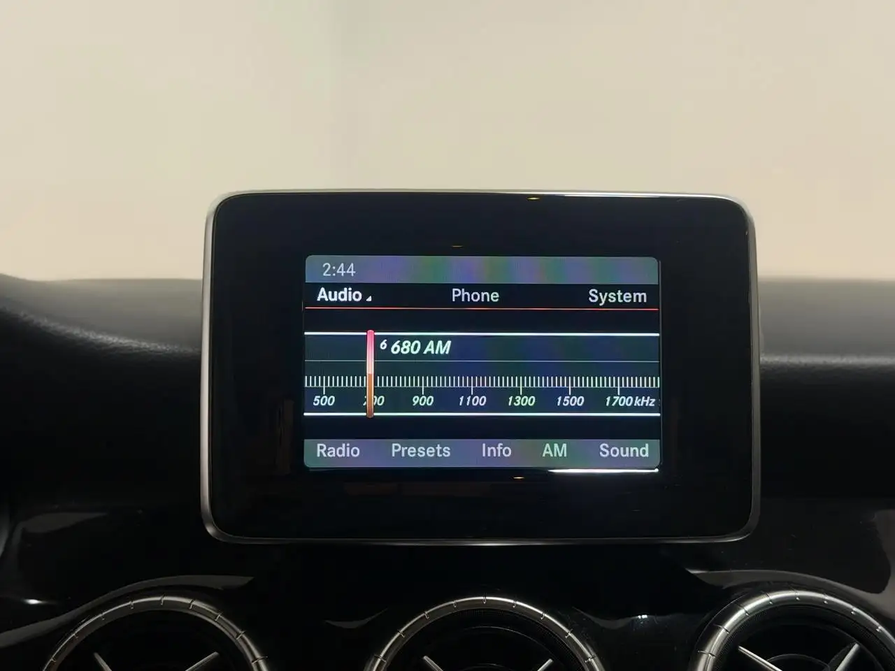 Mercedes-Benz CLA снимка Mercedes-Benz CLA