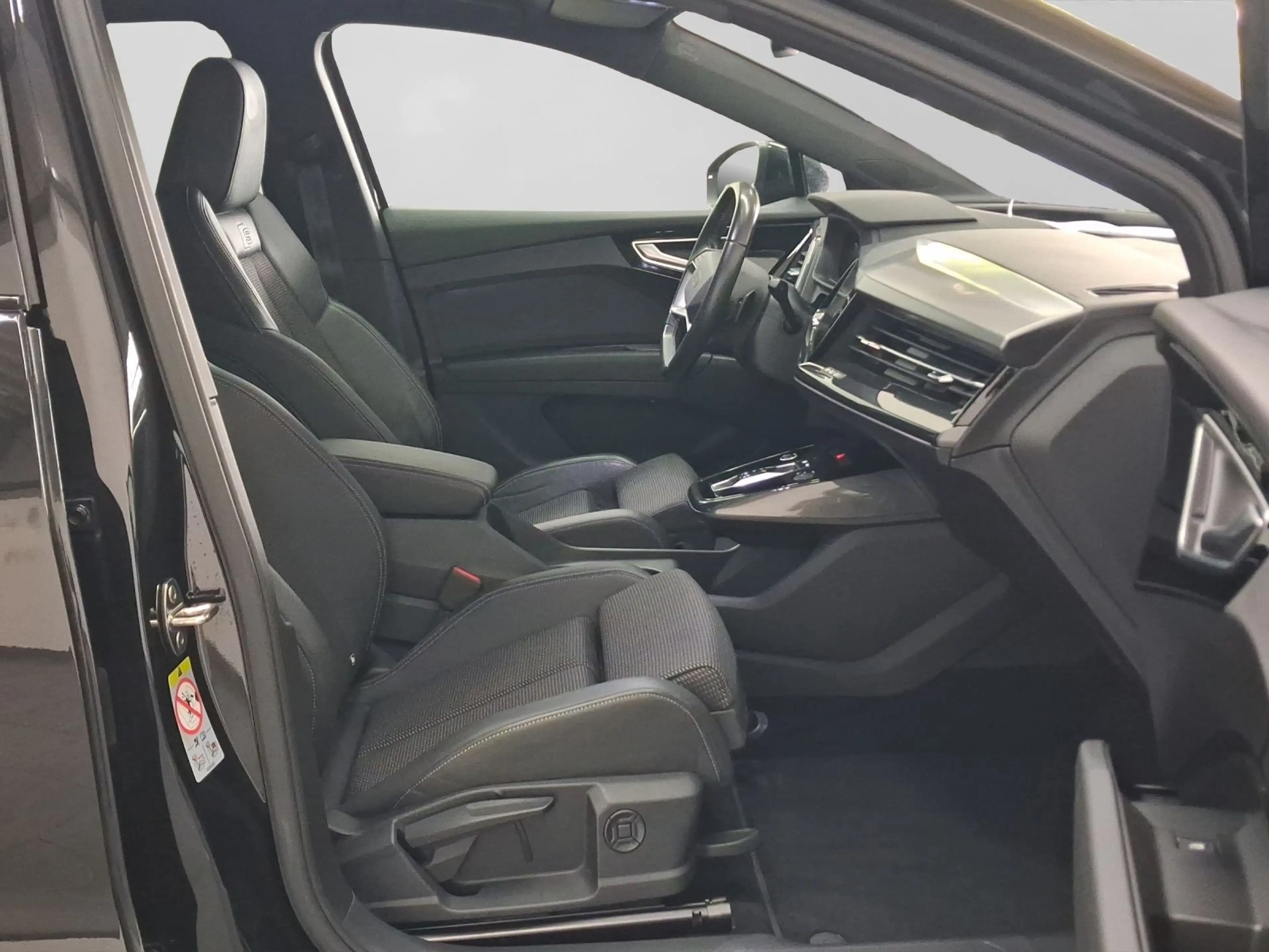 Audi Q4 e-tron Sportback 35 2x S LINE MATRIX NAVI+ — photo 4