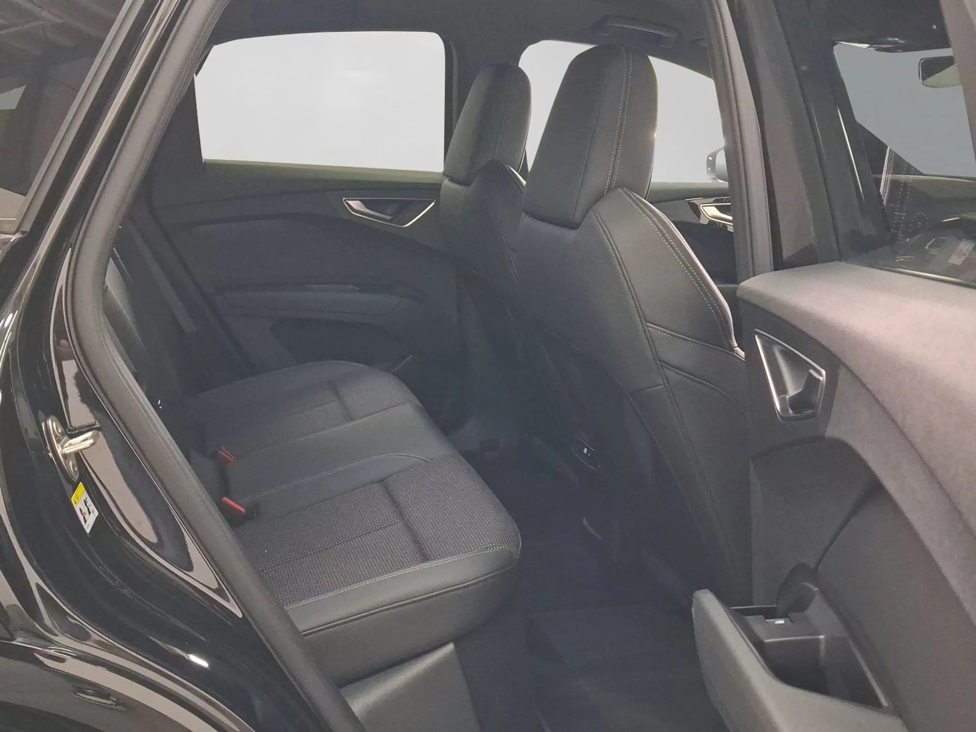 Audi Q4 e-tron Sportback 35 2x S LINE MATRIX NAVI+ — photo 6