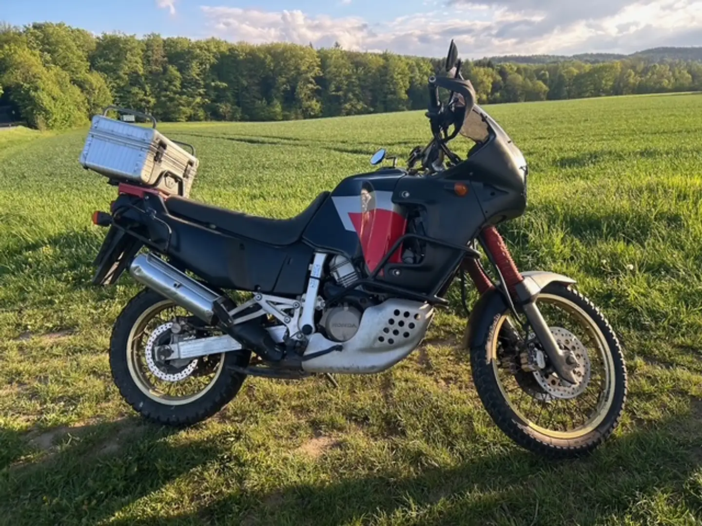 Honda XRV 750 Africa Twin RD04 Negro - 1