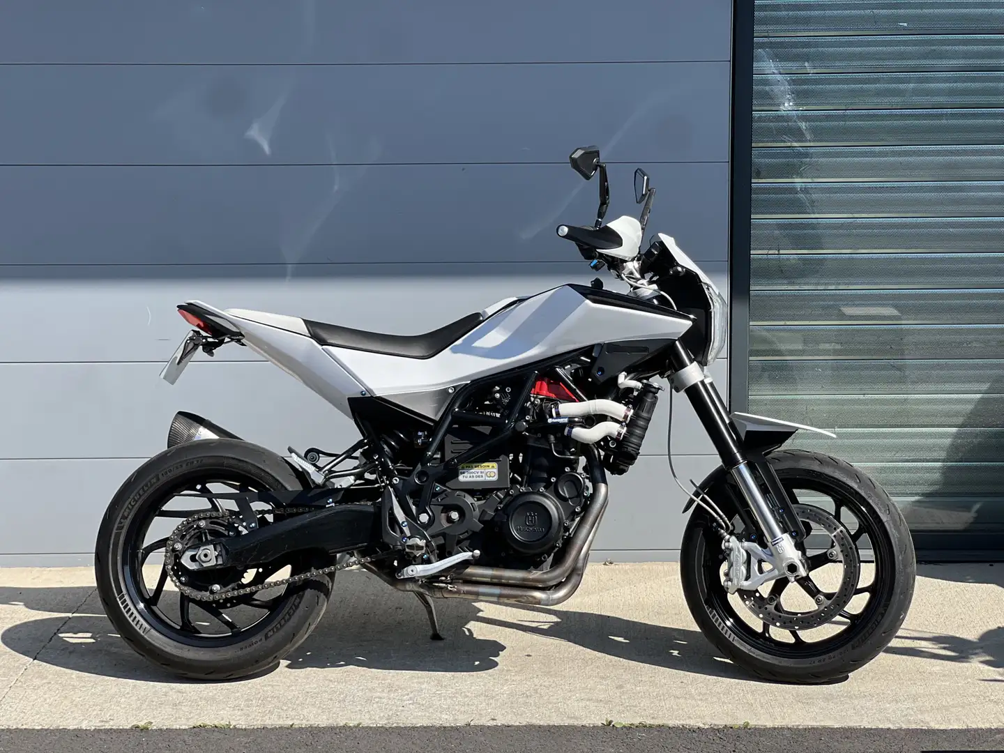 Husqvarna Nuda 900 Blanco - 1