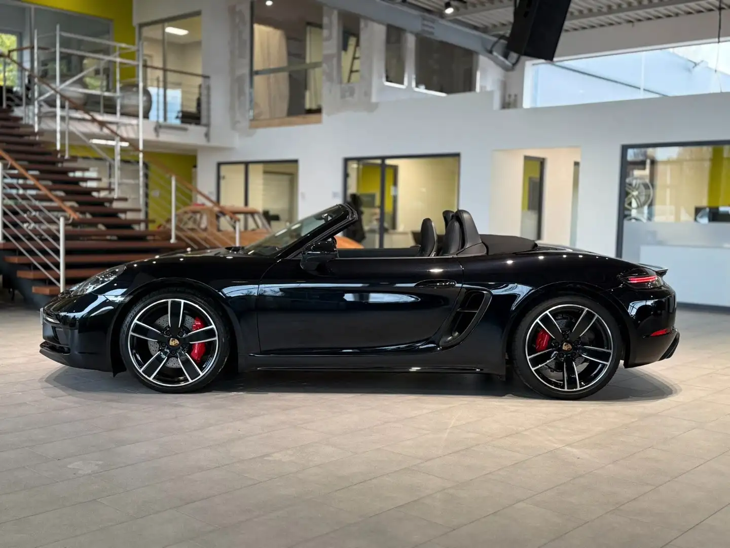 Porsche Boxster 718 Boxter GTS 4.0*CHRONO*APPROVED*BOSE* Schwarz - 2