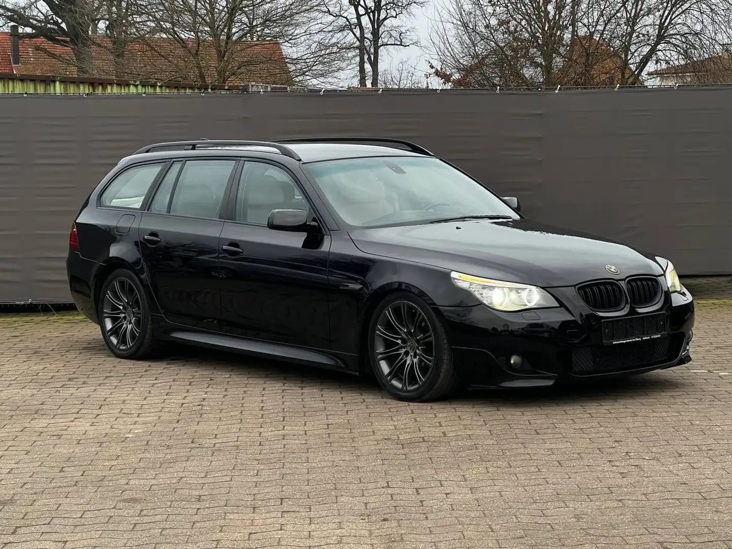 BMW 525 5 Touring 525i/AHK Schwarz - 1