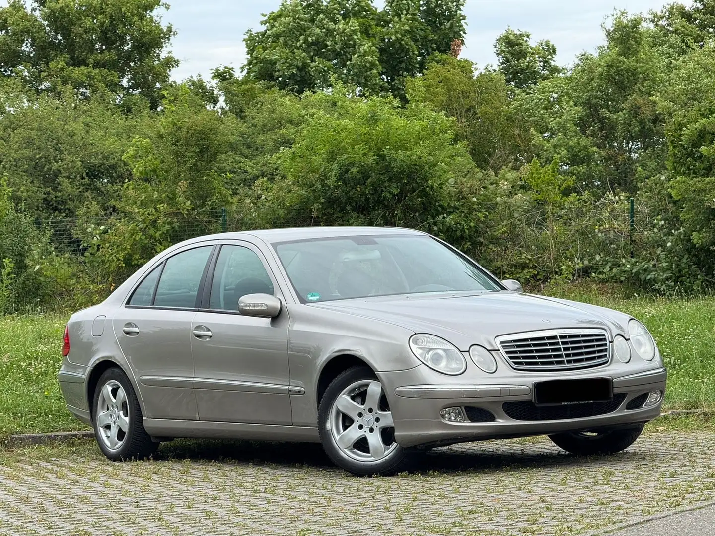 Mercedes-Benz E 270 CDI Elegance guter Zustand Tüv Neu Grijs - 1