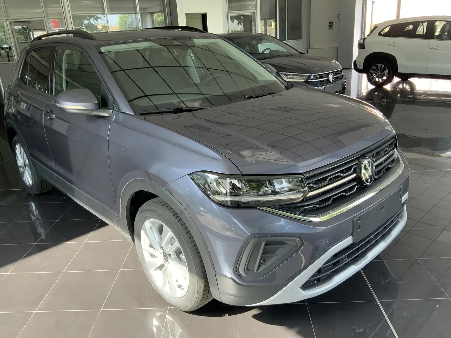 Volkswagen T-Cross 1.0 tsi Edition Plus 95cv Gris - 1