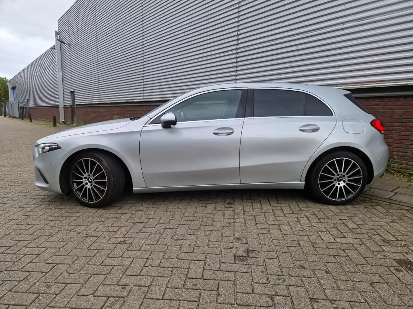 Mercedes-Benz A 180 AMG LED PDC Ambient light Vol Opties Grijs - 2