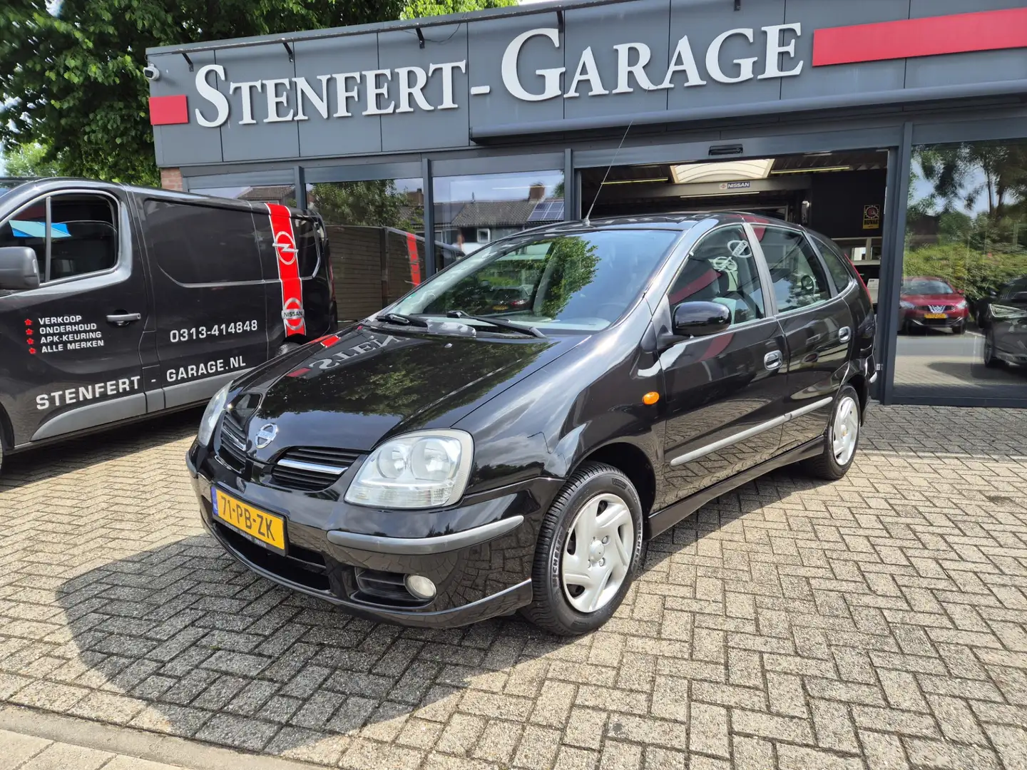 Nissan Almera Tino 1.8 Acenta Negro - 1