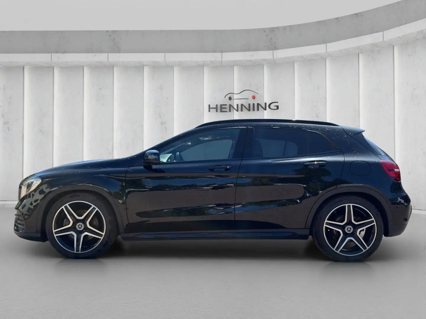 Mercedes-Benz GLA 220 4M AMG Sport Night-Paket Pano Ambiente Negro - 2