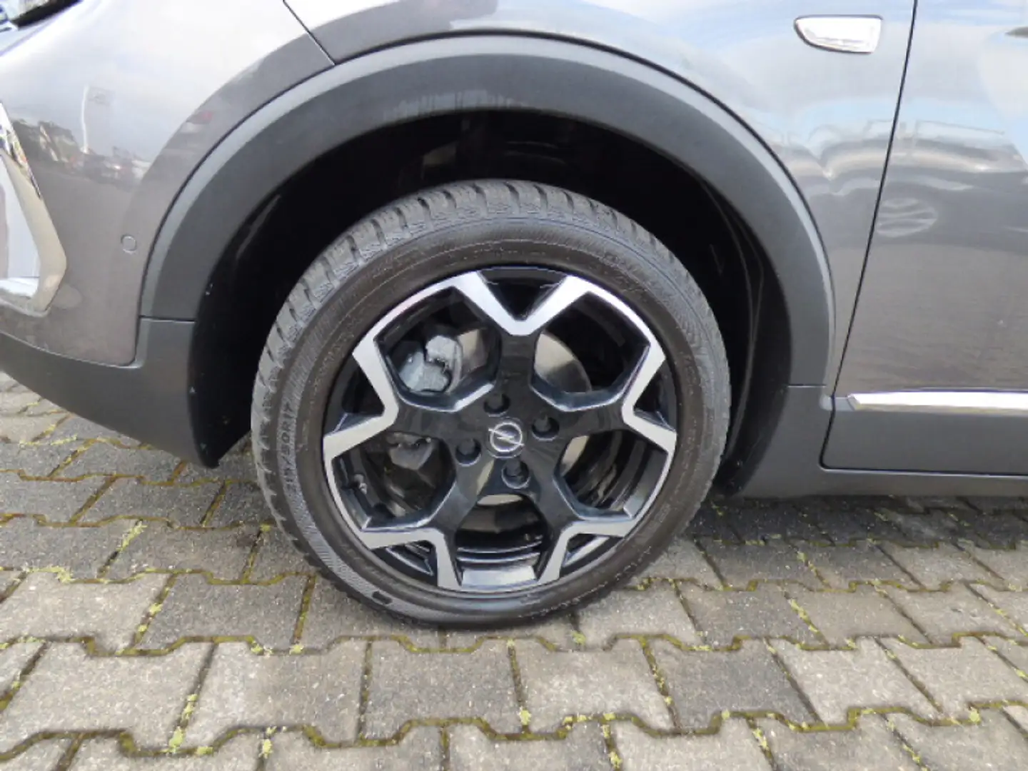 Opel Crossland X Crossland Ultimate 1,2 T Automatik Grau - 2