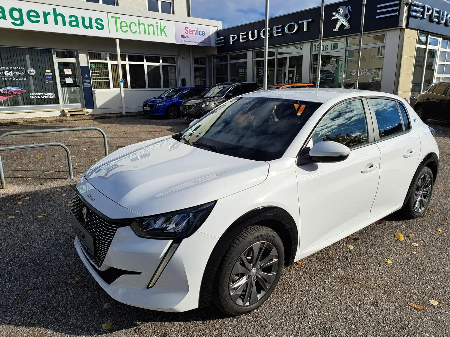 Peugeot e-208 Active Pack Weiß - 1