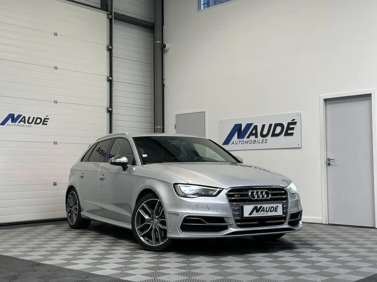 Audi S3 Sportback 2.0 TFSI  300ch S-Tronic Quattro Suivi AUDI Grijs - 1