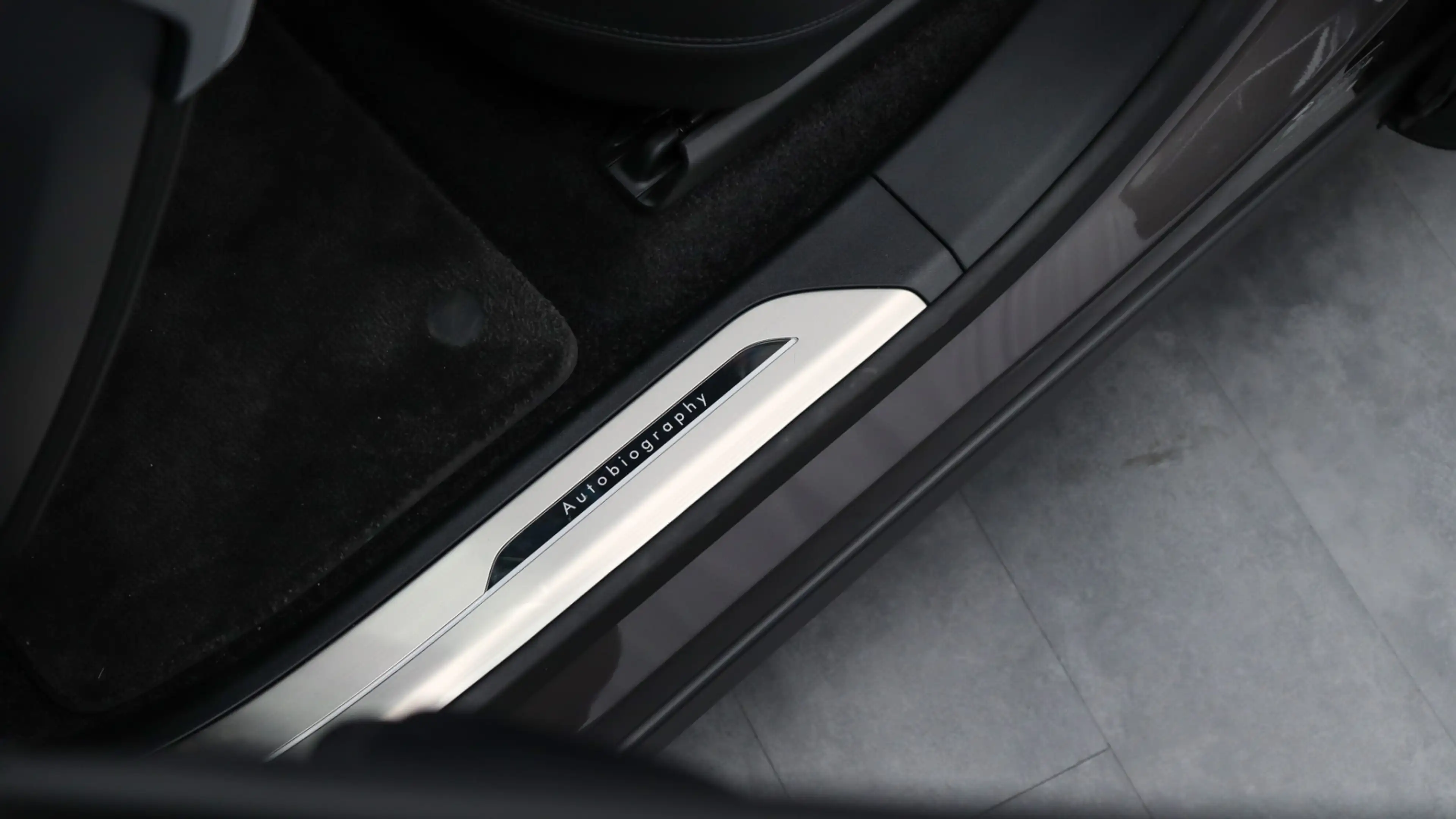 Land Rover Range Rover P550e Autobiography | Meridian Signature | Head-up — photo 20