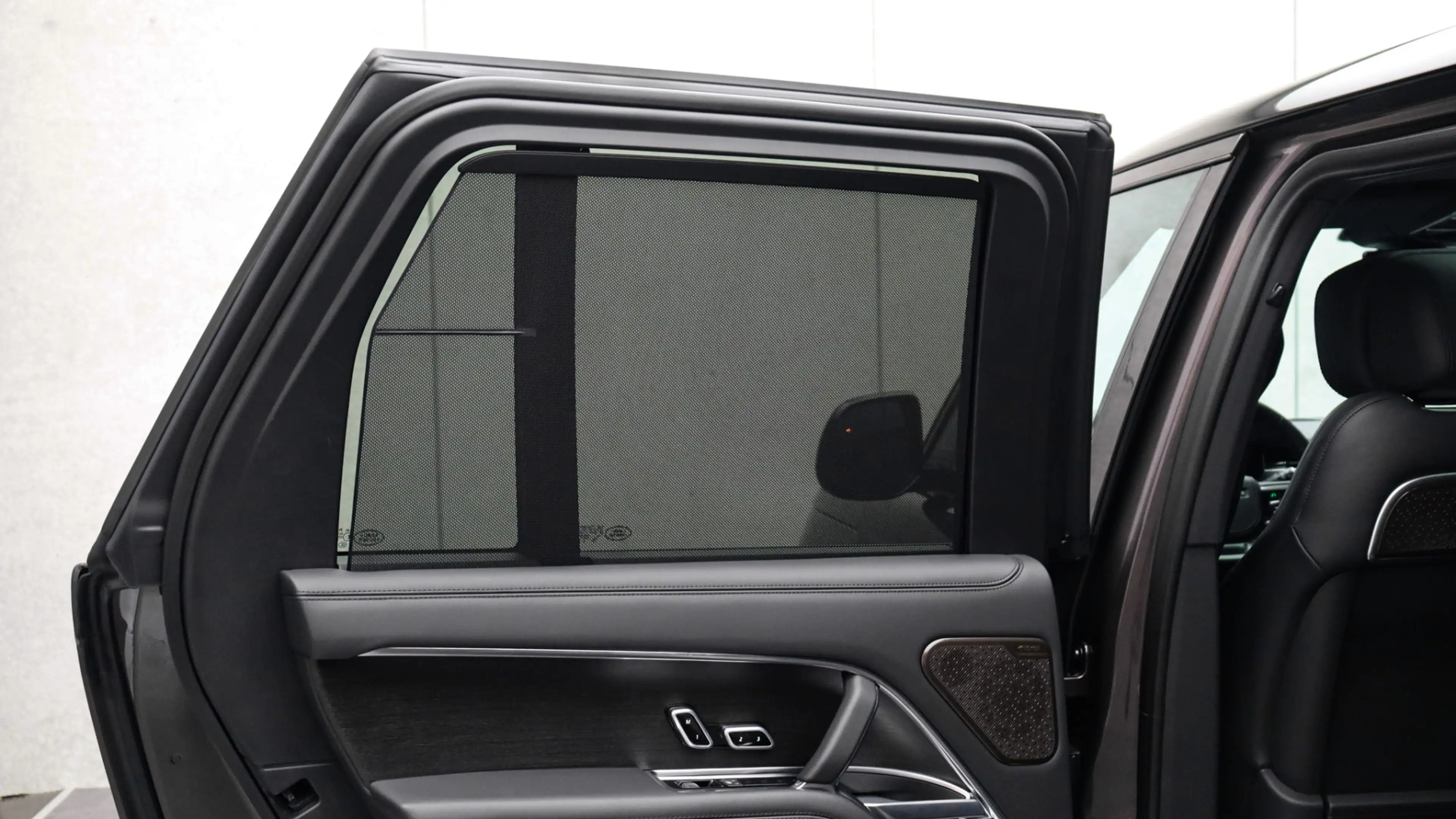 Land Rover Range Rover P550e Autobiography | Meridian Signature | Head-up — photo 44