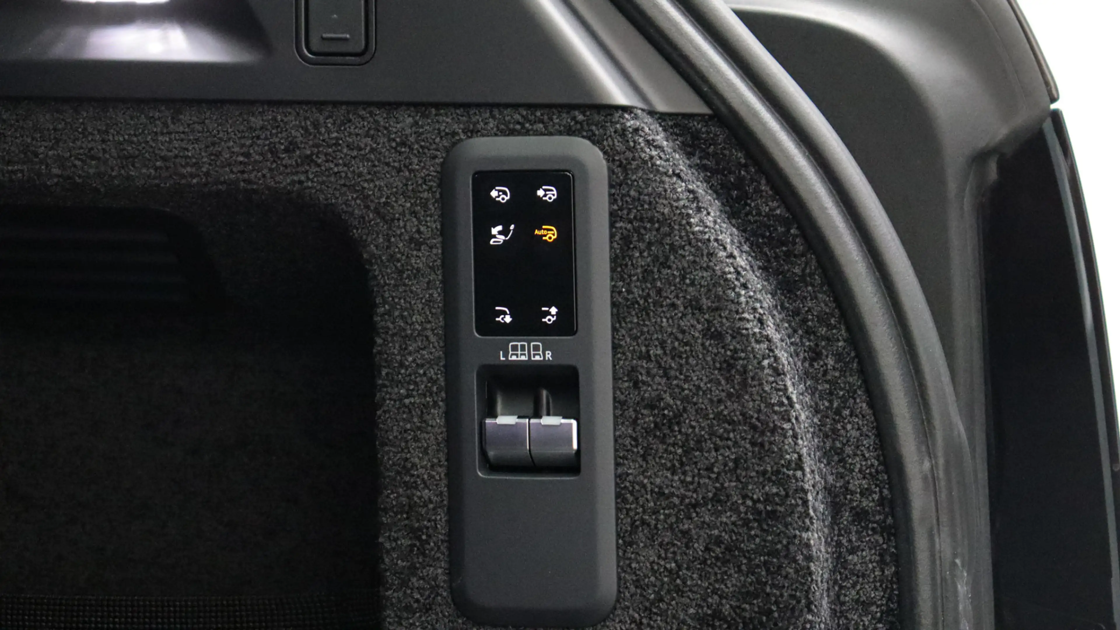 Land Rover Range Rover P550e Autobiography | Meridian Signature | Head-up — photo 19