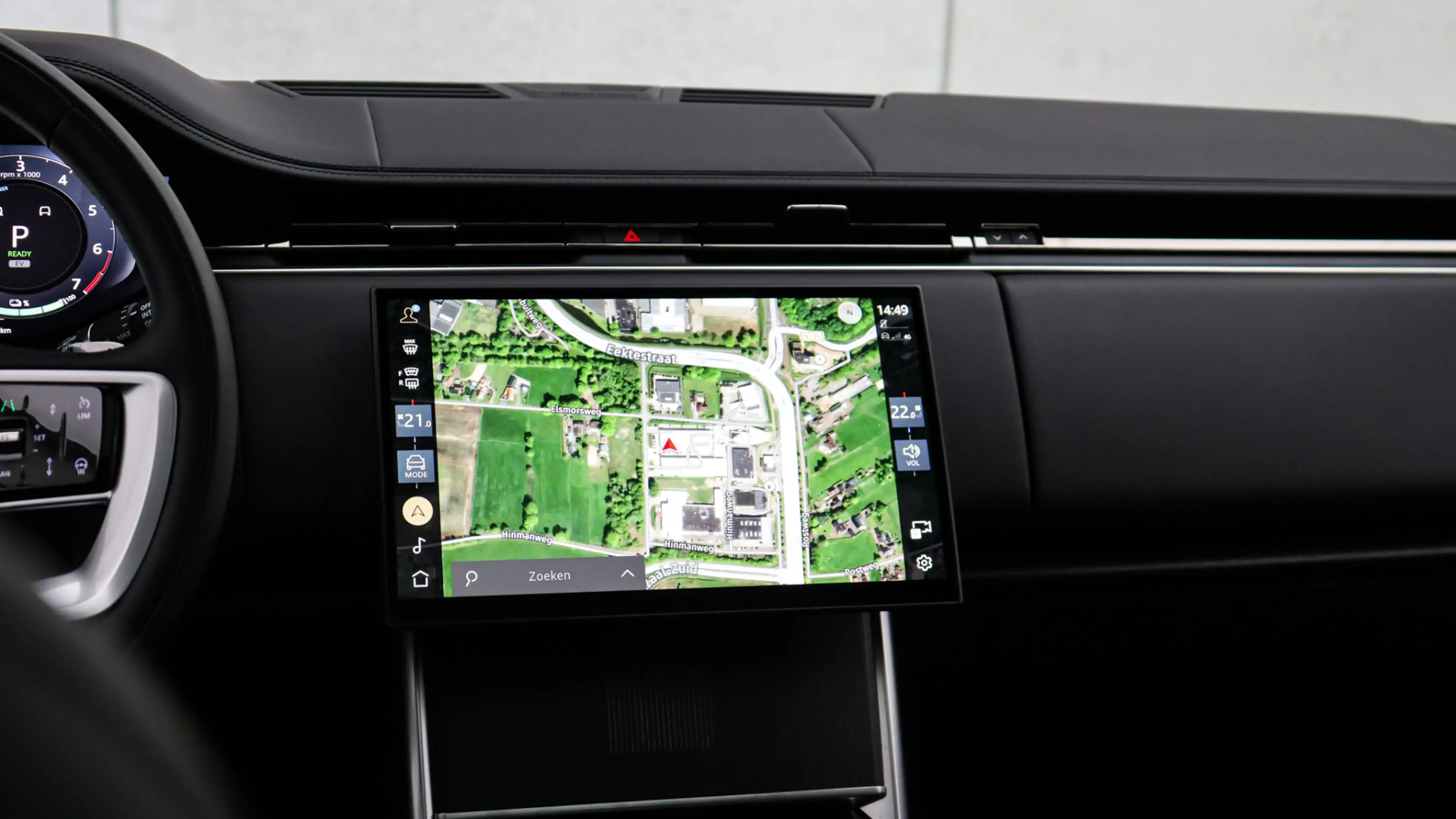 Land Rover Range Rover P550e Autobiography | Meridian Signature | Head-up — photo 25