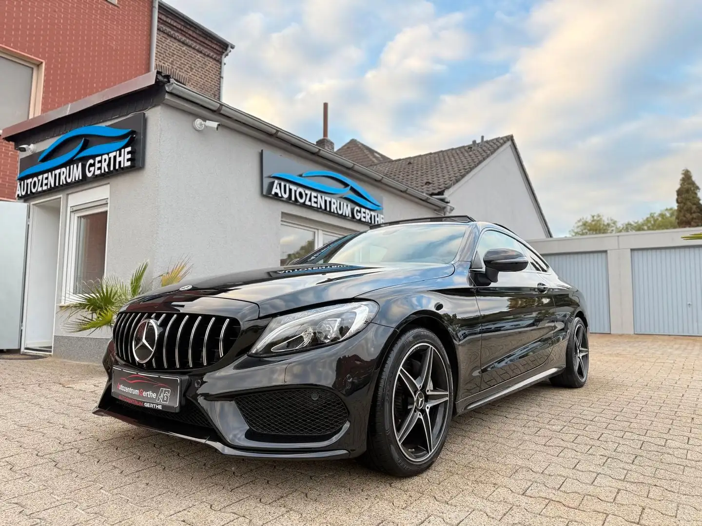 Mercedes-Benz C 180 C -Klasse Coupe *AMG*Panorama*Alcantara* Schwarz - 2