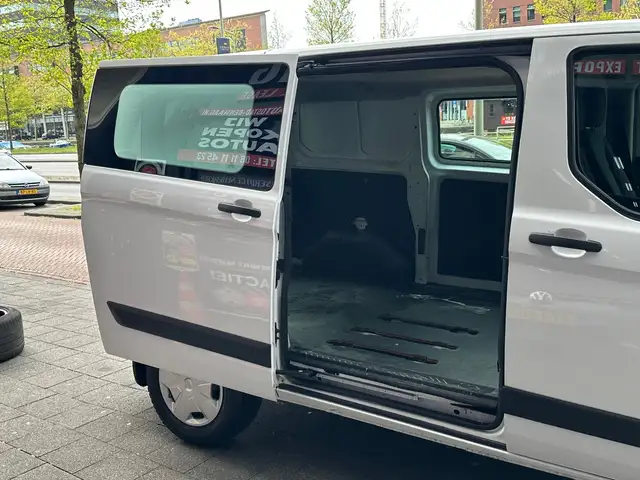 Ford Transit Custom view 9