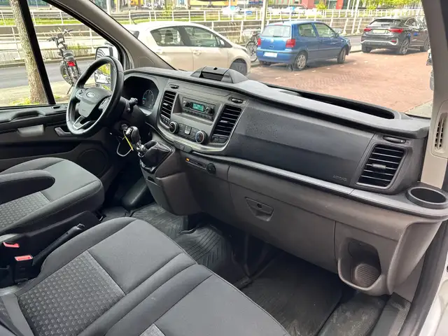 Ford Transit Custom view 11