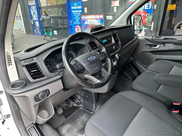 Ford Transit Custom view 10