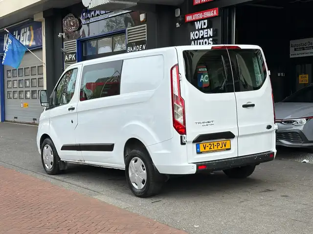 Ford Transit Custom view 2