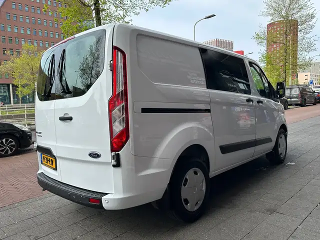Ford Transit Custom view 3