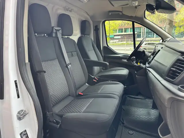 Ford Transit Custom view 12