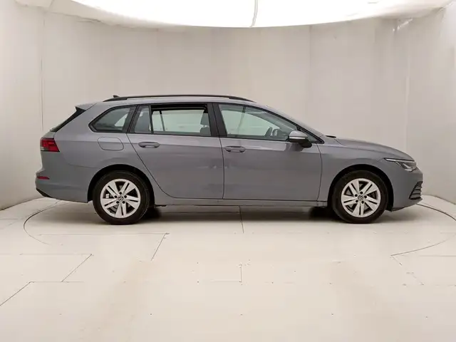 Volkswagen Golf view 3