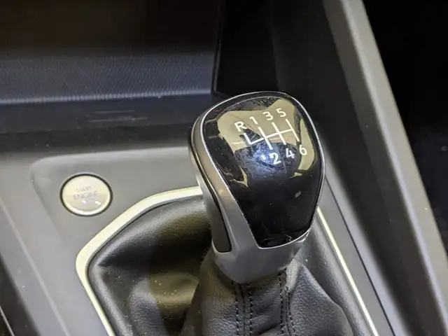 Volkswagen Golf view 12