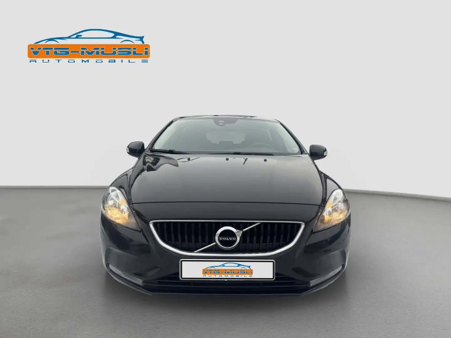 Volvo V40 Kinetic 2.0d * 120 PS * Automatik * Schwarz - 2