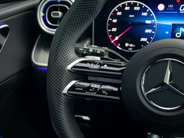 Mercedes-Benz GLC view 13