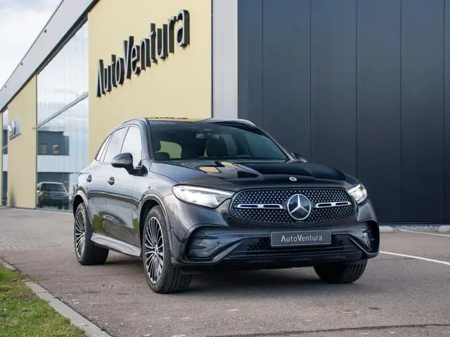 Mercedes-Benz GLC view 3