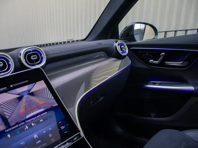 Mercedes-Benz GLC view 12