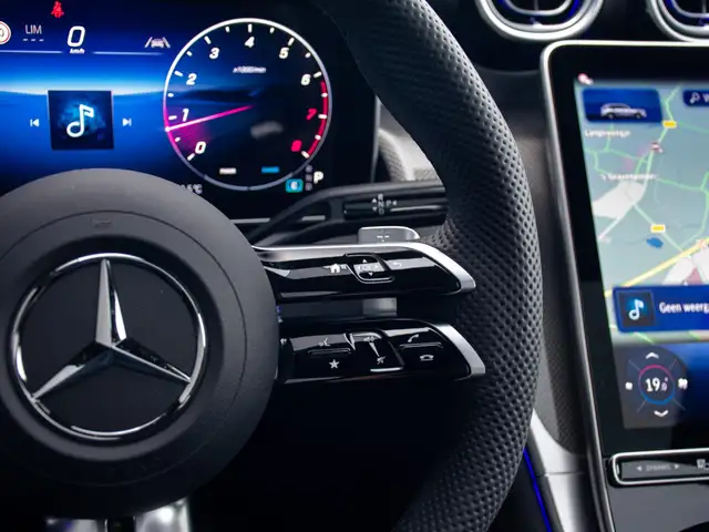 Mercedes-Benz GLC view 14