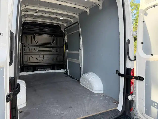 Volkswagen Crafter view 14